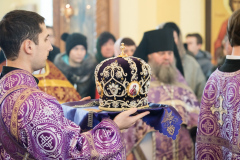 В храме