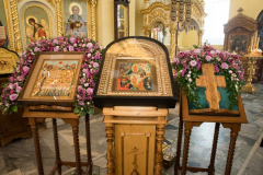 В храме