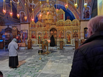 В храме